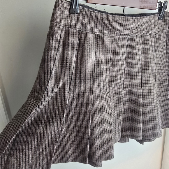 Abercrombie & Fitch Plaid Pleated Skirt – Size M – Preppy Fall Vibes - Picture 2 of 11